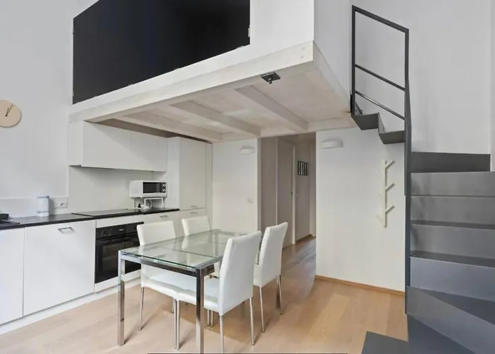 Giusti Two-bedroom Duplex - Arco Della Pace & Sempione Park - Sleeps 5 아파트