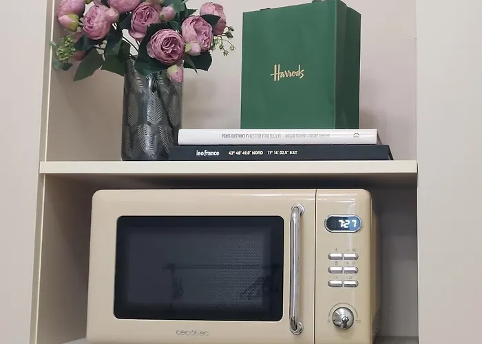 Luxury Quiet Above Subway *