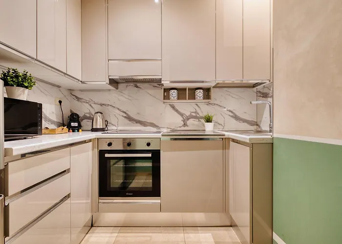 Elegant Three In Porta Romana By Mastery 아파트 *