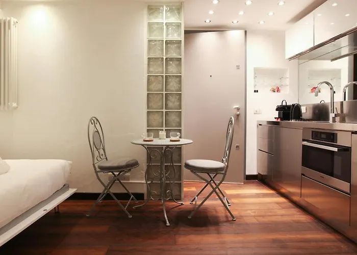 Hacca Collection - Charming In Corso Magenta Milano