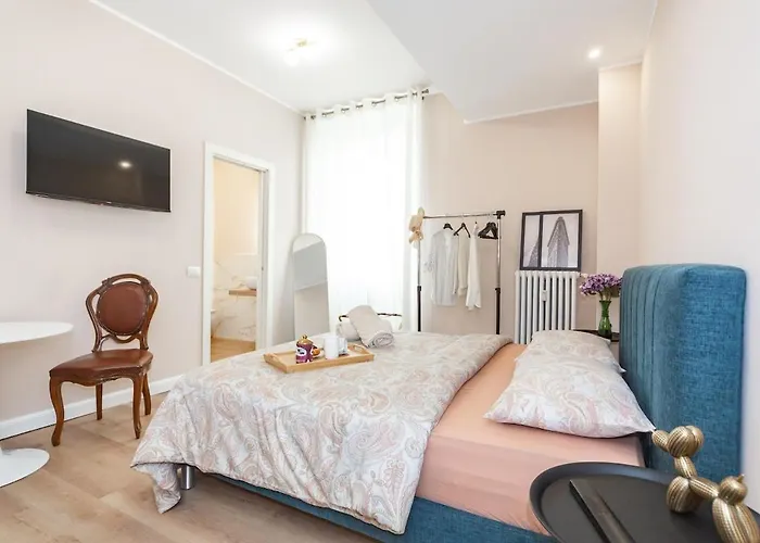 Luxury Quiet Above Subway Apartament *