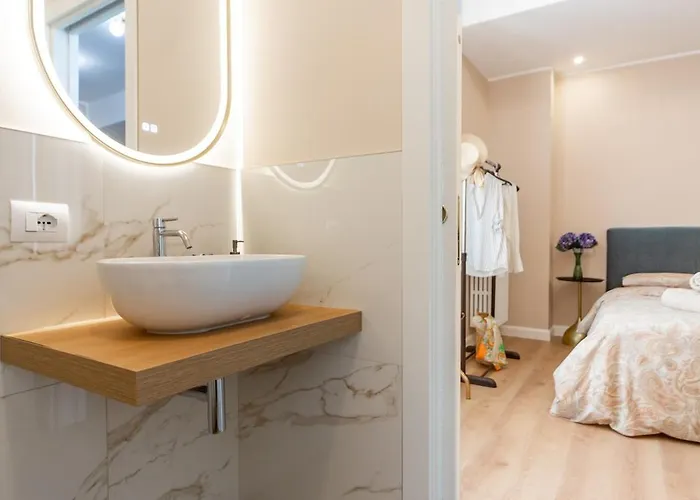 Luxury Quiet Above Subway *