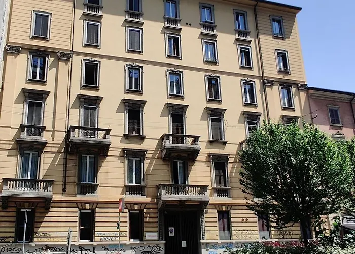 Luxury Quiet Above Subway Apartament *