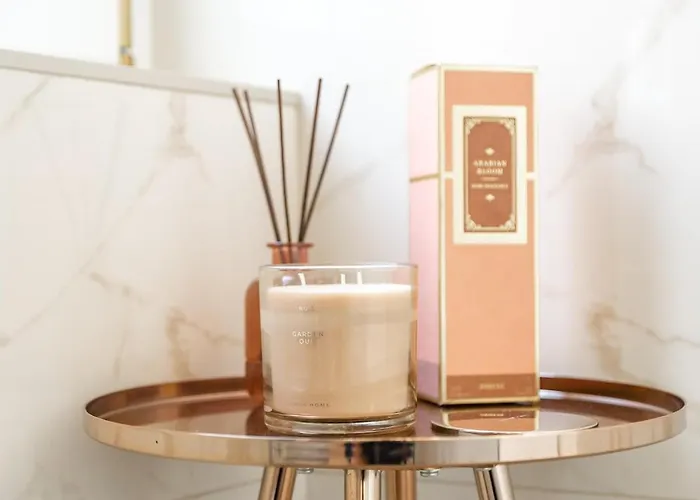 Luxury Quiet Above Subway Apartament *