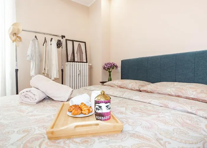 Luxury Quiet Above Subway Apartament