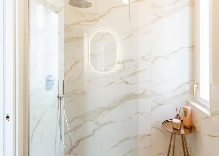 Luxury Quiet Above Subway Apartament *