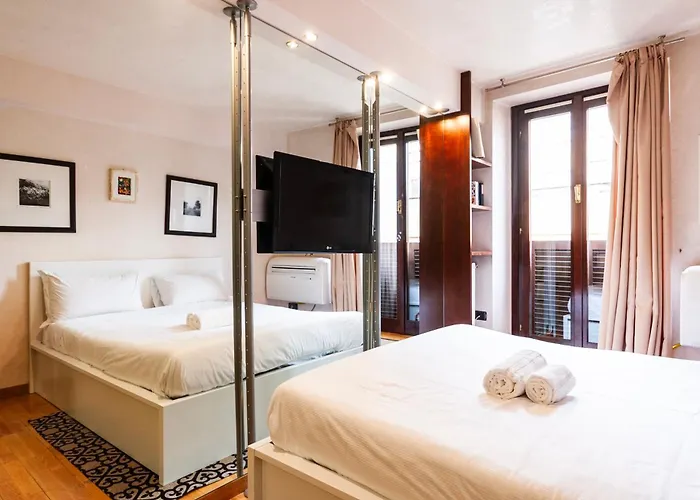 Youhosty - Duomo * מילאנו