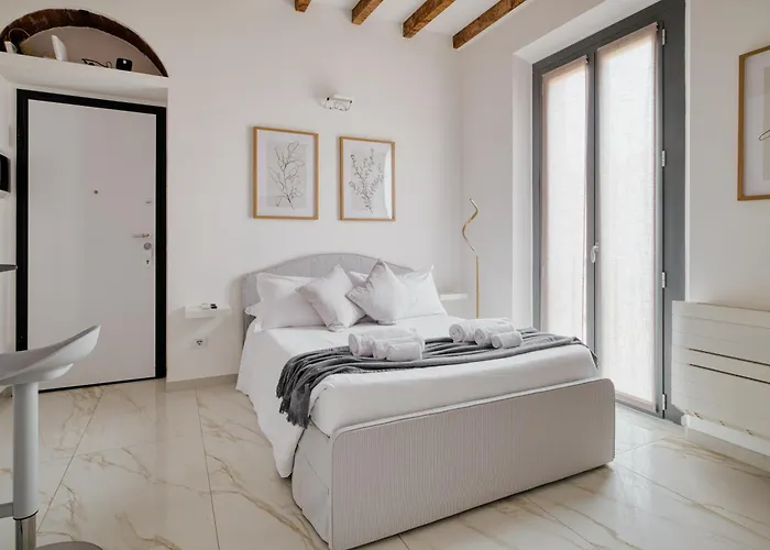 Stylish Retreat In The Tortona District By Mastery Milán