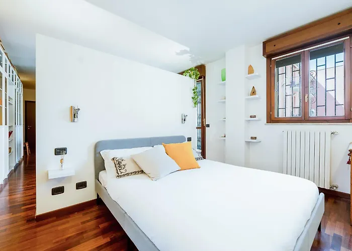 Exclusive With Terrace At 15 Min To Duomo Milan
