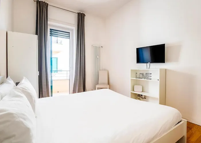 Exclusive 3 Bedrooms Near Duomo Апартаменты