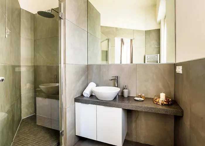 Exclusive 3 Bedrooms Near Duomo Апартаменты *