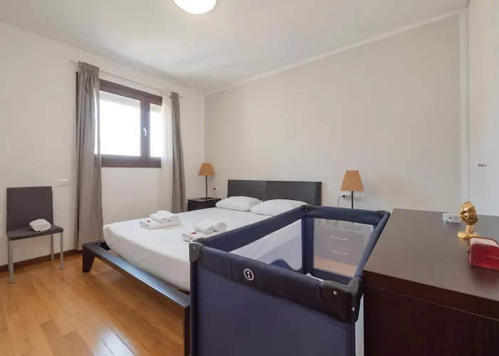 Bicocca, Free Parking, Private Garage, Metro M5 200m, Garden, Kids & Pet Friendly Apartament *