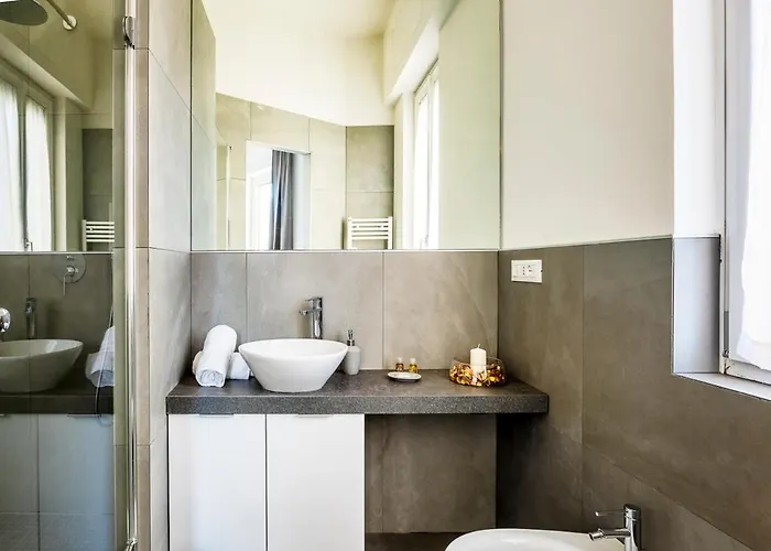 Exclusive 3 Bedrooms Near Duomo Милан
