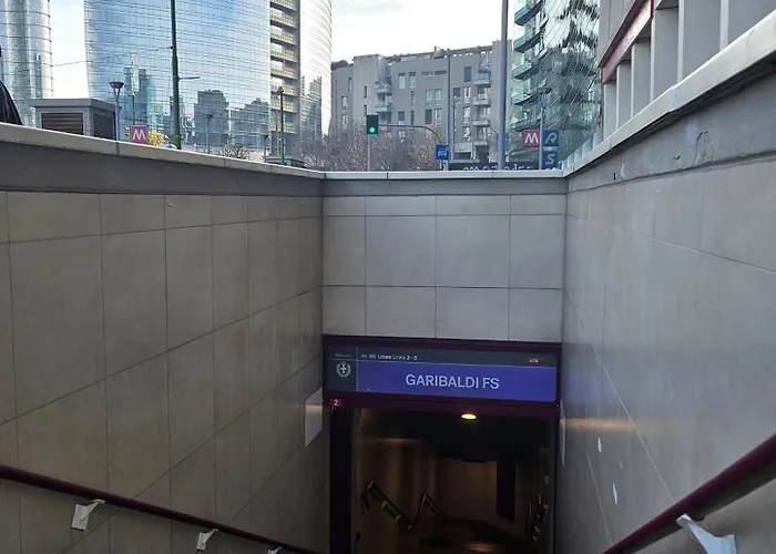 Bilocale Moderno Isola-garibaldi, 4 Posti, Wifi Veloce, Metro A 2 Minuti شقة