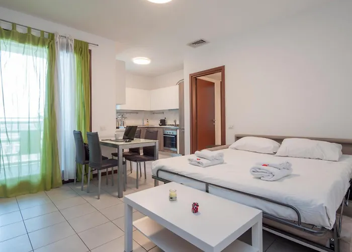 Bicocca, Free Parking, Private Garage, Metro M5 200m, Garden, Kids & Pet Friendly * Mediolan