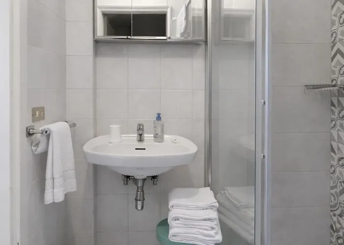 レジデンス ジュスティ 6 3* ミラノ