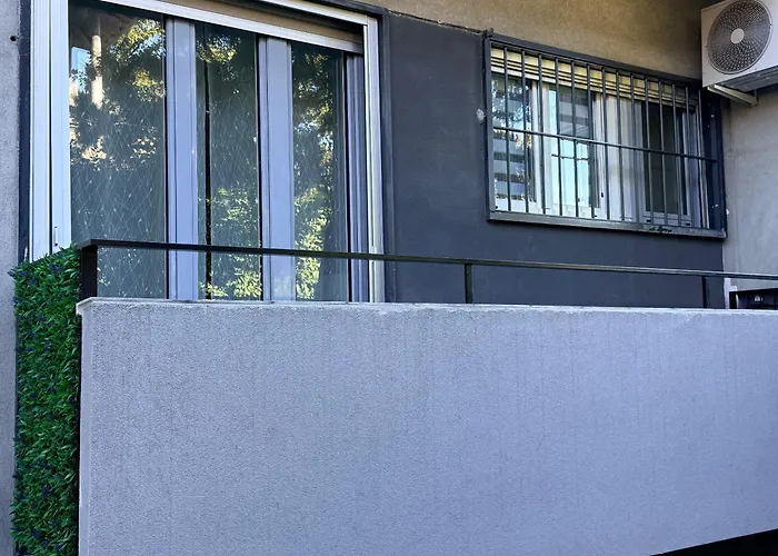 Appartement Metro House