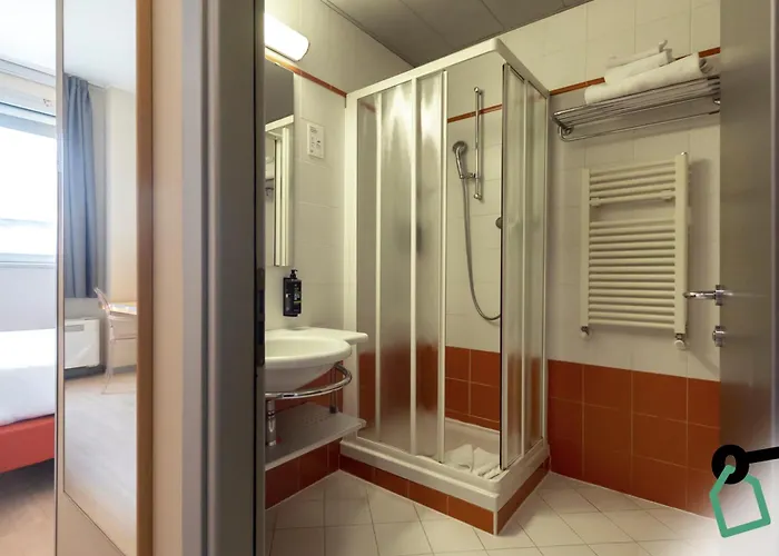 Hotiday Navigli 4* ميلان
