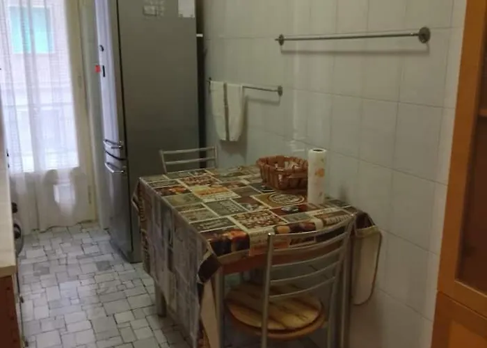 Alloggio in famiglia Stanza Matrimoniale Comoda, A 5 Minuti A Piedi Dalla Metro, Perfetta Per Muoversi A Milano