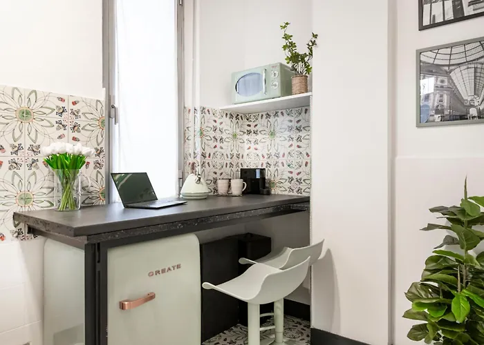 Easylife - In Via Della Spiga Milánó