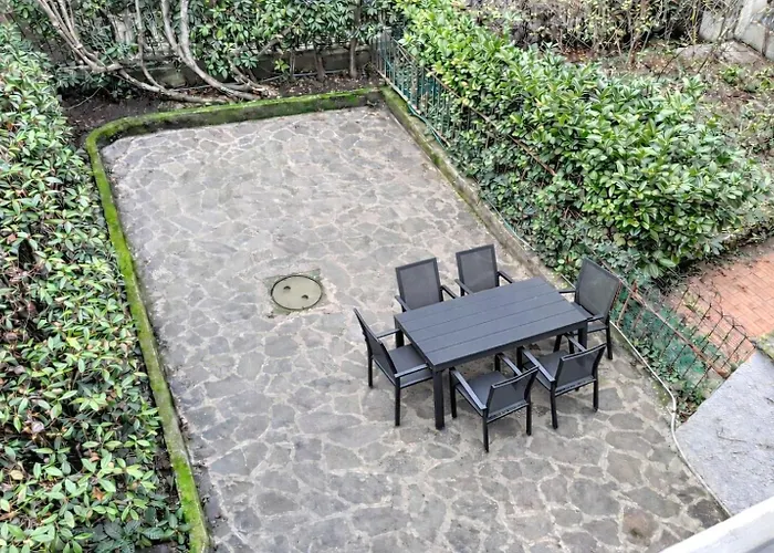 Villa Rainbow District Mood