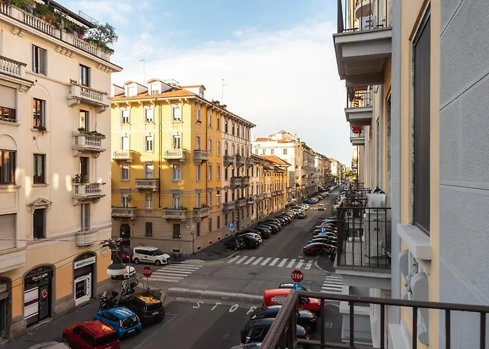 Youhosty - Compagnoni 8 Милан