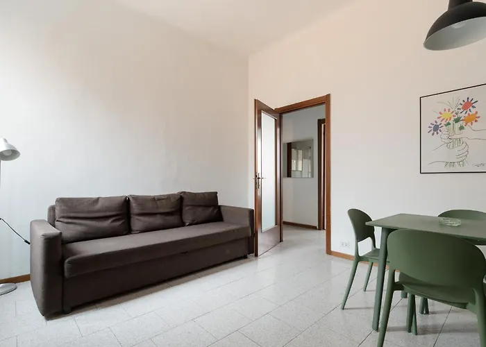 Guesthost - Morazzone Bright And Cozy Design Flat شقة