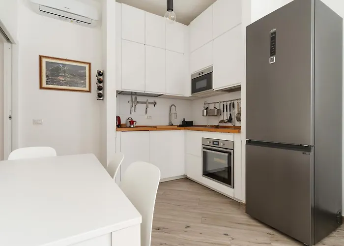 Guesthost - Lovely Flat Near Frattini M4 * Mailand
