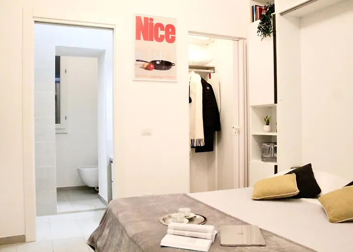 Cozy Among The Liveliest Street Of Isola Apartment *