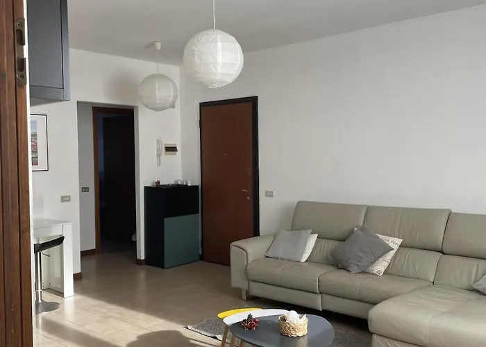 Daire Duo Living, Spacious Comfortable 5 Minutes From Lancetti Milano