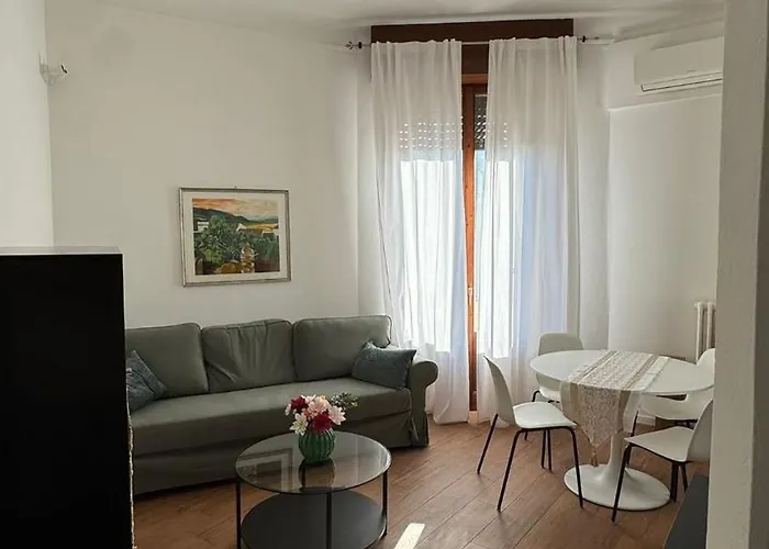 Modern And Bright Two-room Above The M3 Metro דירה מילאנו