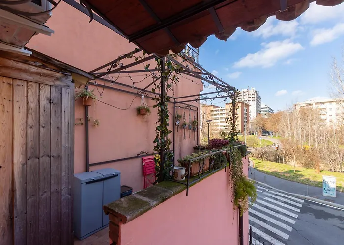 I-host - Unique Two-level In * Milan