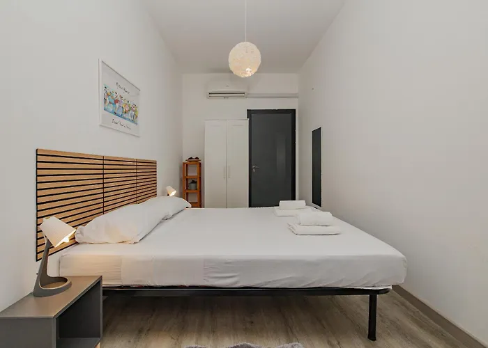 Bnbest Walk In Duomo 4-6 Pax * Milan