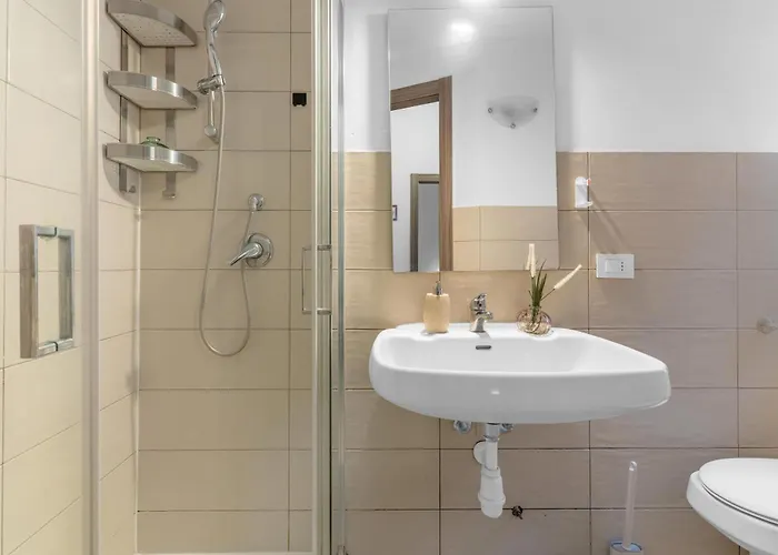 -duomo- Navigli-modica House شقة *