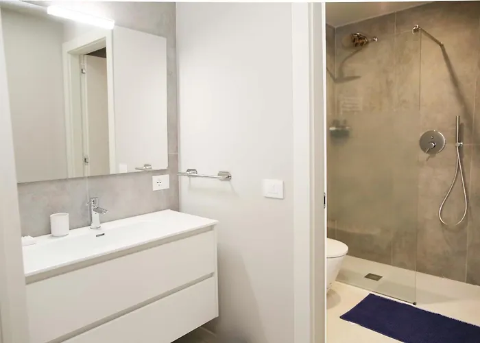 Elegante E Luminoso In Zona Navigli Appartement