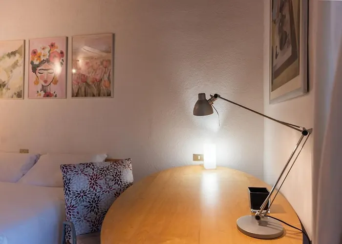 Characteristic 2 Double Bedroom * מילאנו