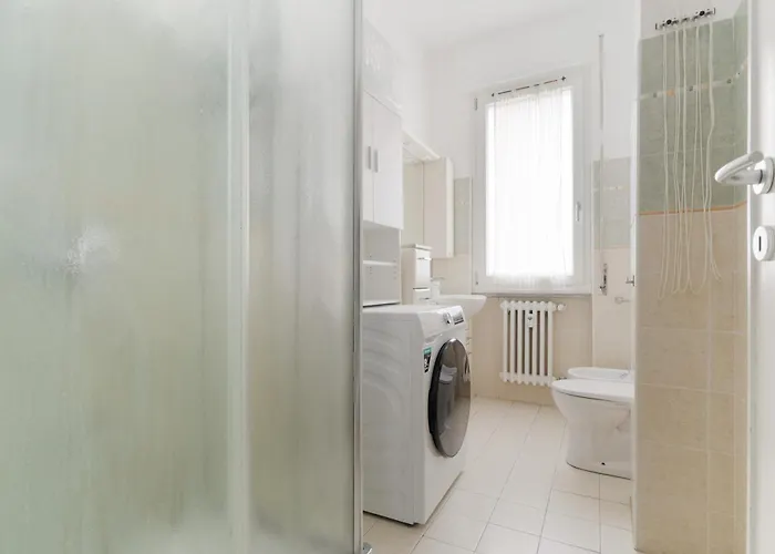 Guesthost - Cozy Flat Near Gorla M1 Apartament