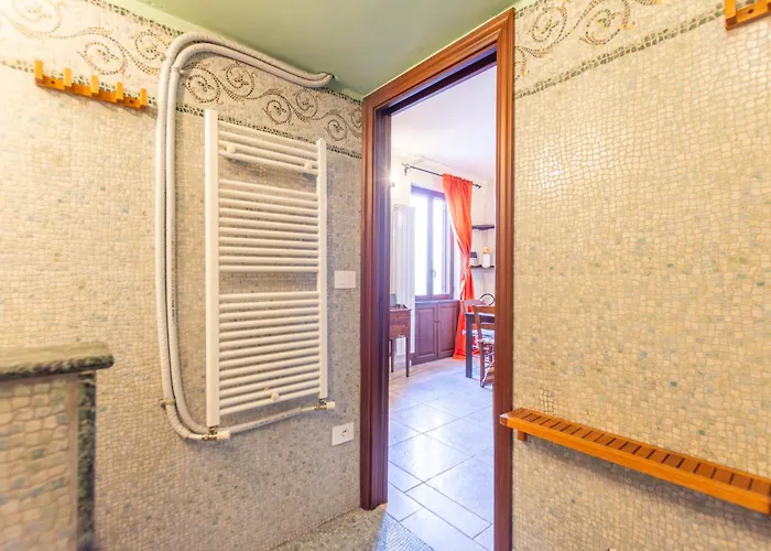 I-host - Unique Two-level In *