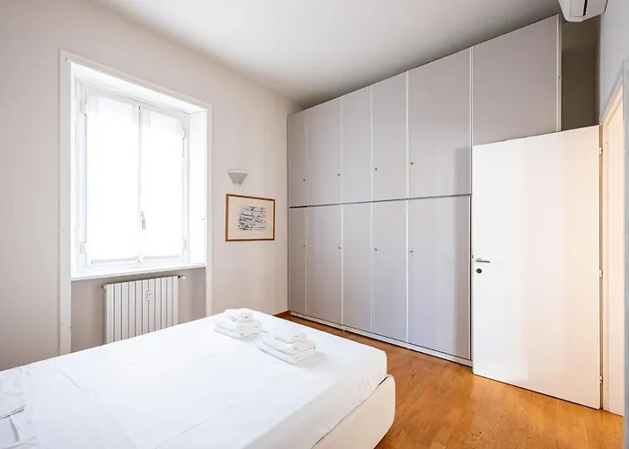 Elegant 3br 15 Min Walk To The Duomo, 2 Min To Sempione Milan