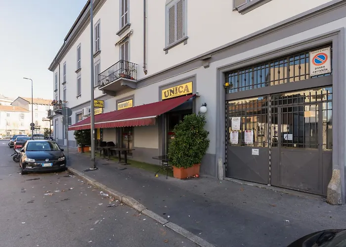 Guesthost - Grey & Flat * 밀라노