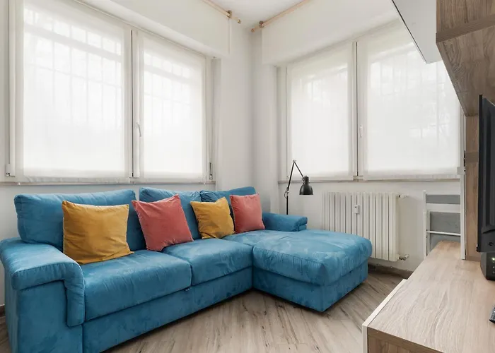 Guesthost - Lovely Flat Near Frattini M4 Mailand