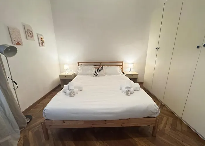 Wood Essence - Authentic Large -city Center Apartment