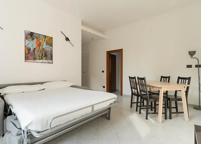Guesthost - Cozy Near San Siro Apartment