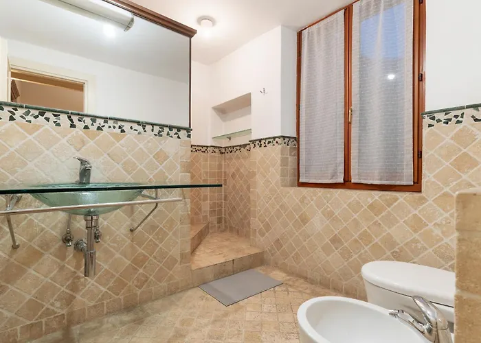 Guesthost - Comfy Flat Near Ospedale Policlinico Apartmán *