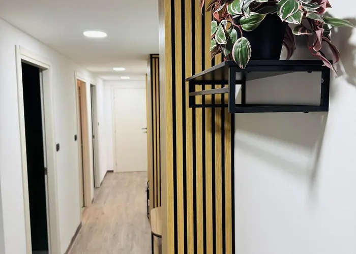 Corner House Апартаменты *