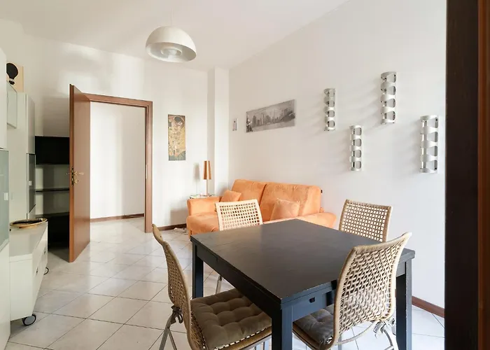 Guesthost - Bright Comfy