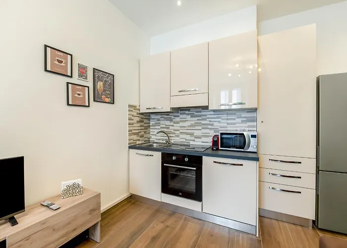 Family-friendly In Isola District Appartamento