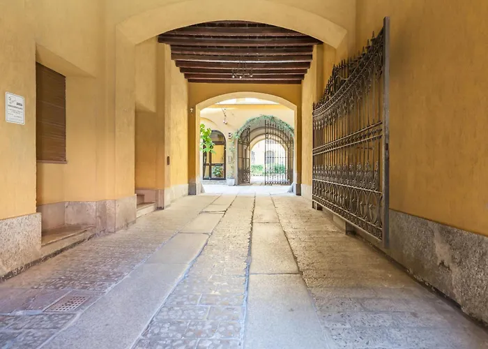 Navigli - Via Mortara 4 * Milánó
