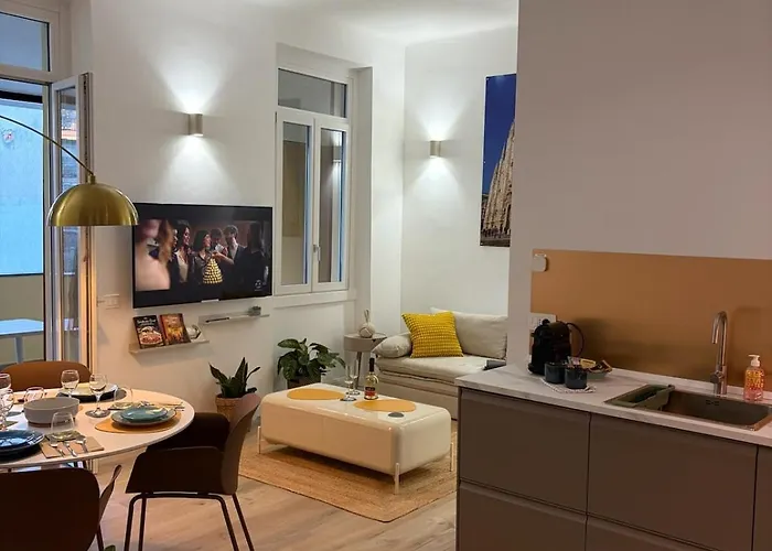 Premium Duomo Metro1, Comolake Trains11 דירה *