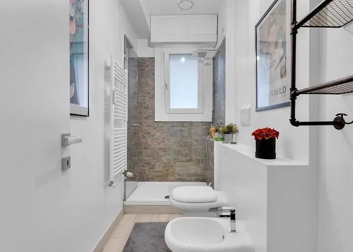 Colori E Stile Sui Navigli Milan